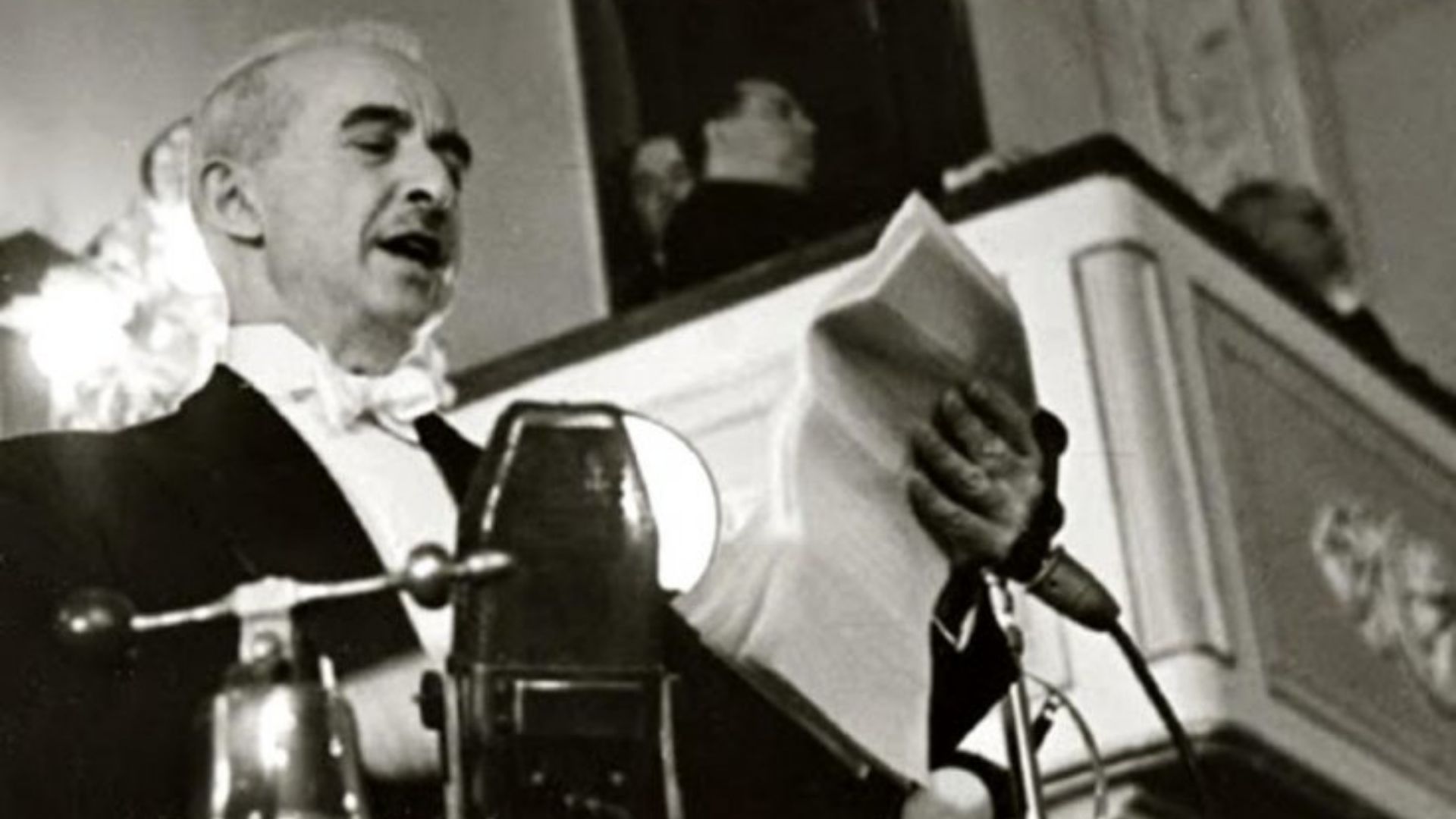 İsmet İnönü Dönemi Türkiye (1938-1950) Ismet Inonu Konusma Sirasinda