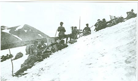 İttihat ve Terakki Dönemi Sarikamis Harekati Dogu Cephesinde Osmanli Makineli Tufek Birligi. 1915