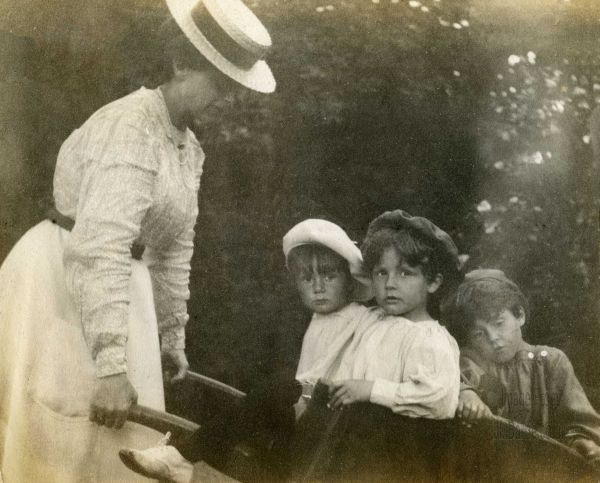 J.M. Barrie ve Peter Pan: Gerçek ile Hayal Arasında Büyümeyen Çocuklar Peter Pan Davies Ailesi