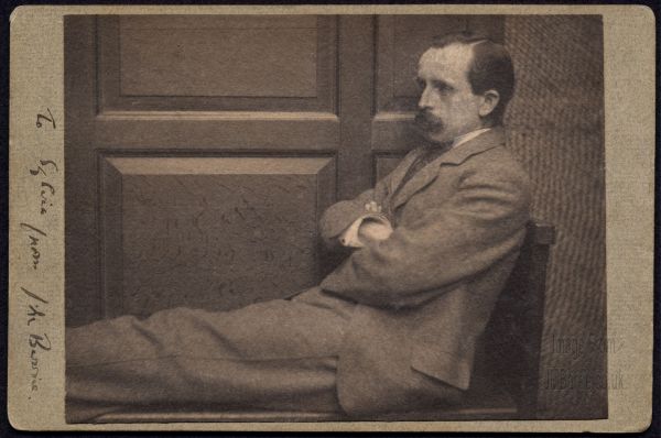 J.M. Barrie ve Peter Pan: Gerçek ile Hayal Arasında Büyümeyen Çocuklar Peter Panin Yazari J.M. Barrie