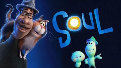 Hayat Amacında Kaybolanlara: Soul Film İncelemesi Şapkalı adam, omzundaki kedi ve sevimli ruh karakterleriyle Soul animasyon filmi afişi